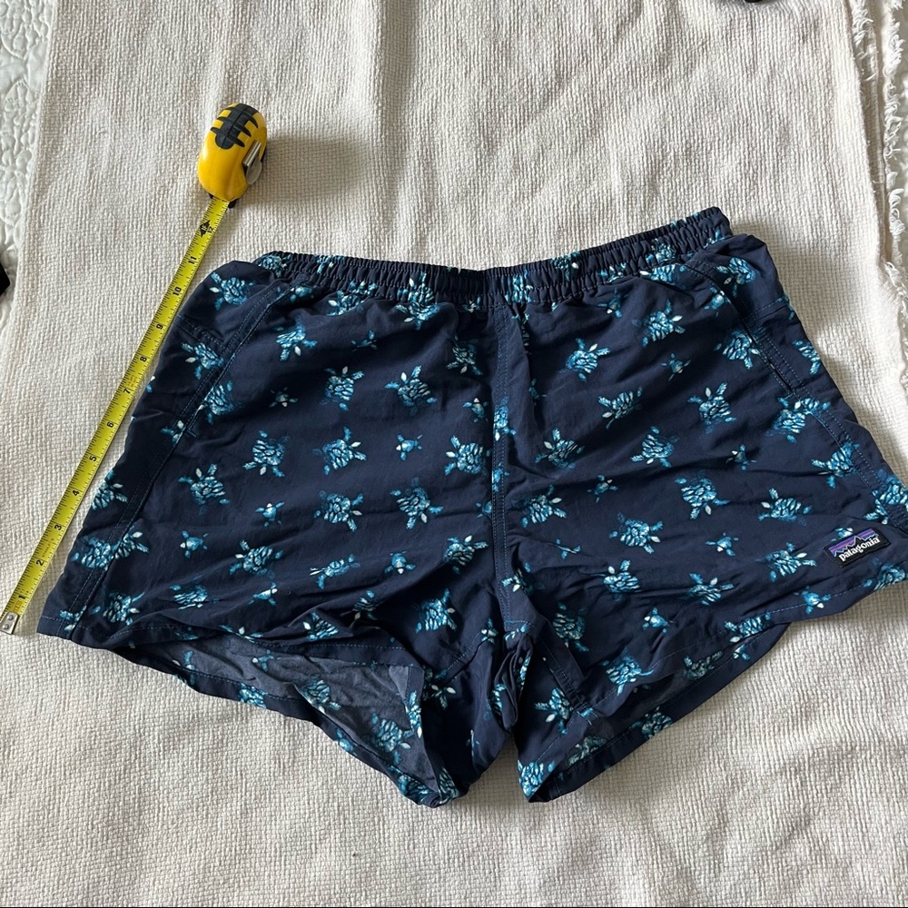 Patagonia 5” baggies, size small